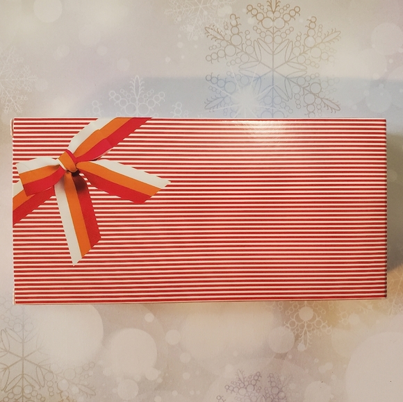 4/$20 Annabelle holiday gift set - Picture 2 of 2